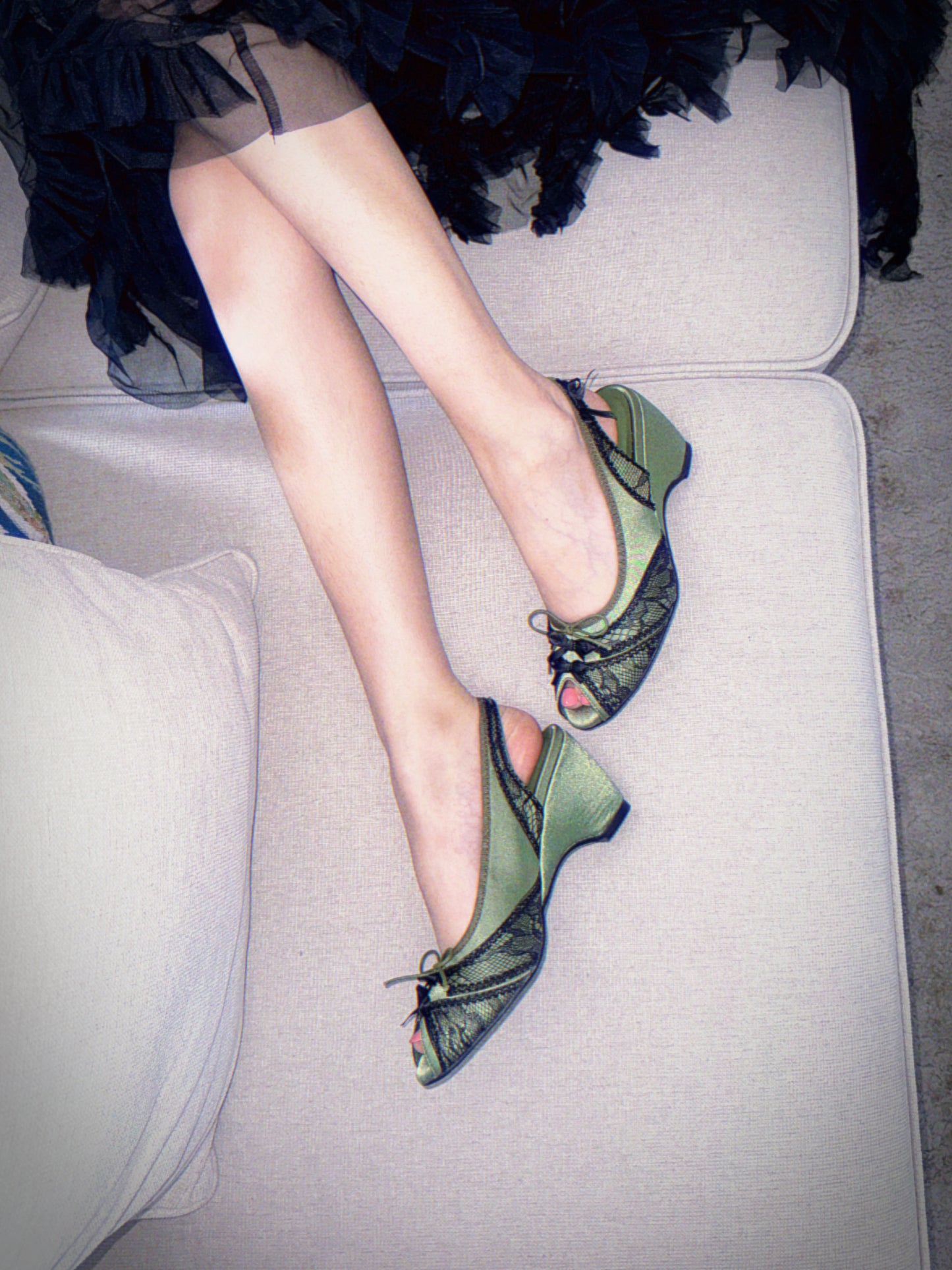 UBORYA Olive Green Slingback Peep-Toe Shoes with Black Lace Overlay – Low Wedge Heel Pumps for Women | Dark Academia Bows | Vintage Garden Heels