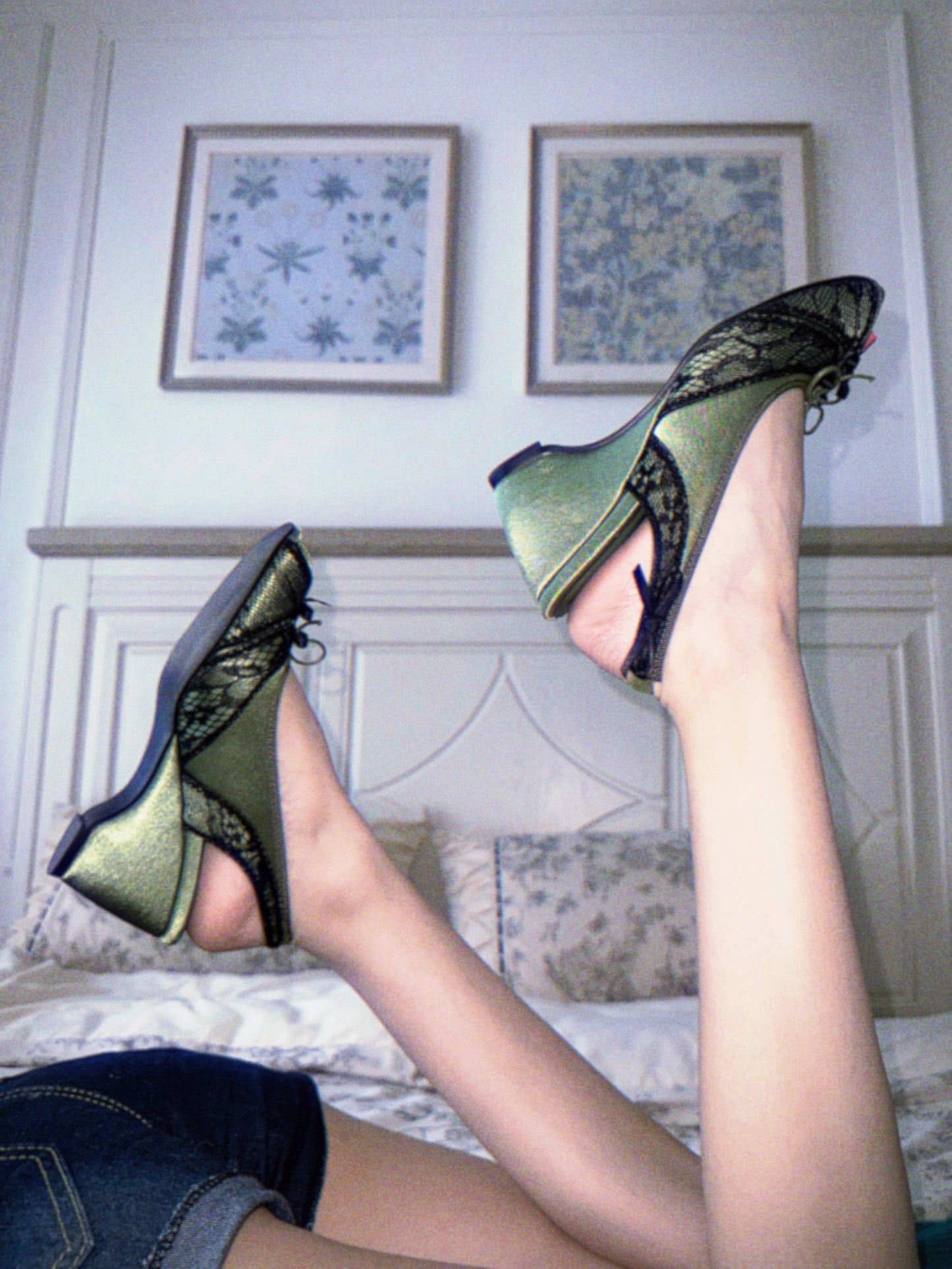 UBORYA Olive Green Slingback Peep-Toe Shoes with Black Lace Overlay – Low Wedge Heel Pumps for Women | Dark Academia Bows | Vintage Garden Heels