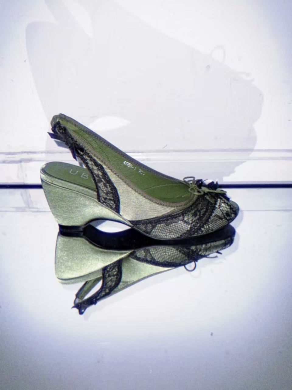 UBORYA Olive Green Slingback Peep-Toe Shoes with Black Lace Overlay – Low Wedge Heel Pumps for Women | Dark Academia Bows | Vintage Garden Heels