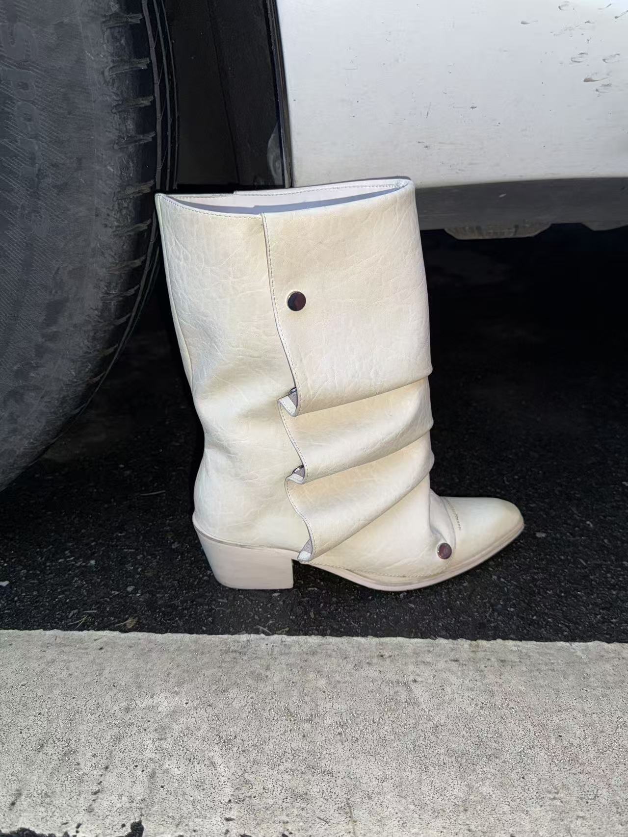 UBORYA Off White Sculptural Slouch Boots 6cm Block Heel Metal Eyelets Faux Leather