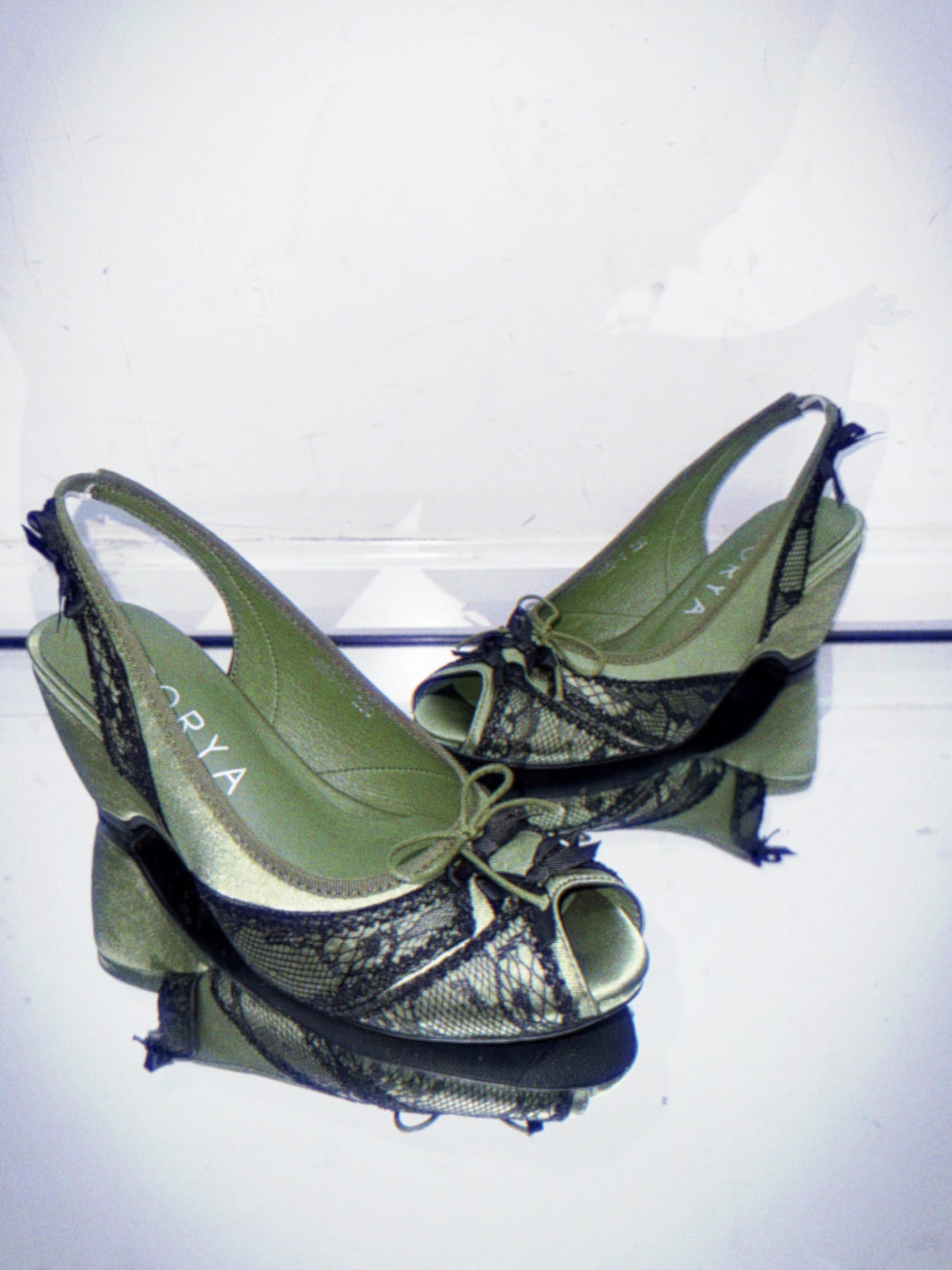 UBORYA Olive Green Slingback Peep-Toe Shoes with Black Lace Overlay – Low Wedge Heel Pumps for Women | Dark Academia Bows | Vintage Garden Heels