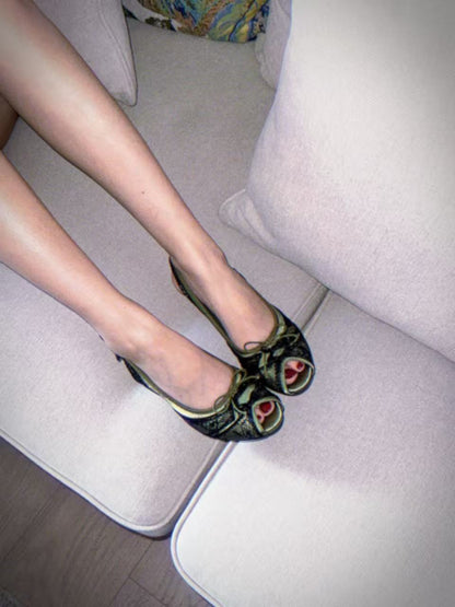 UBORYA Olive Green Slingback Peep-Toe Shoes with Black Lace Overlay – Low Wedge Heel Pumps for Women | Dark Academia Bows | Vintage Garden Heels