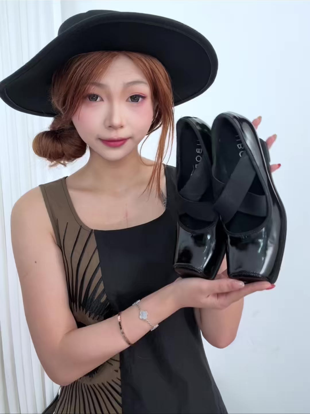 UBORYA Black Patent Square-Toe Wedge Pumps