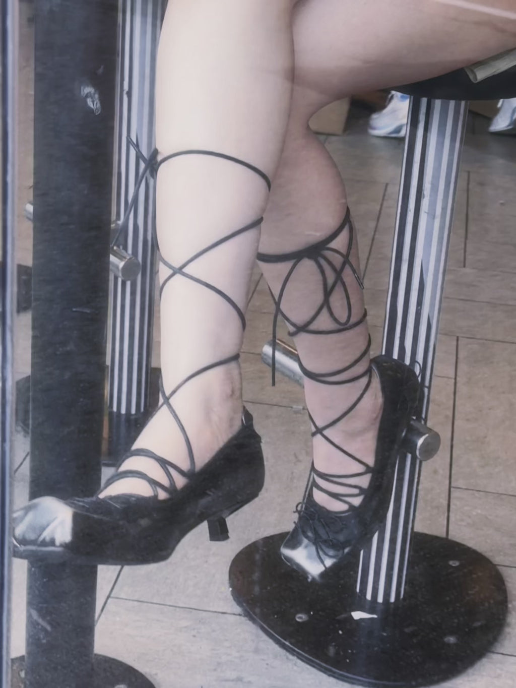 UBORYA Black Sculptural Avant‑Garde Lace‑Up Kitten Heels